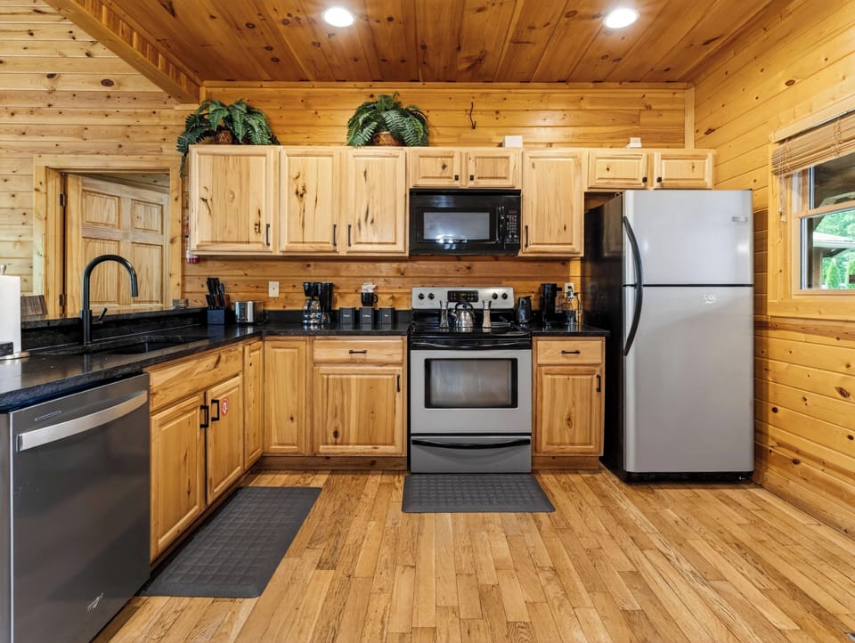 Fully equipped cabin kitchen with warm wood finishes and everything you need for group meals and mountain mornings.