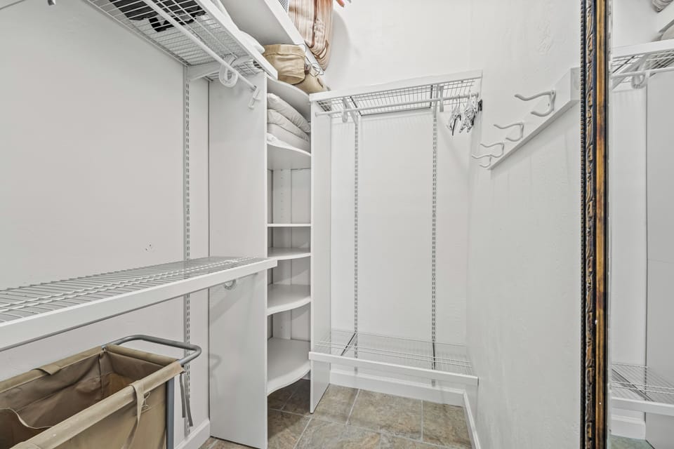 Primary suite closet