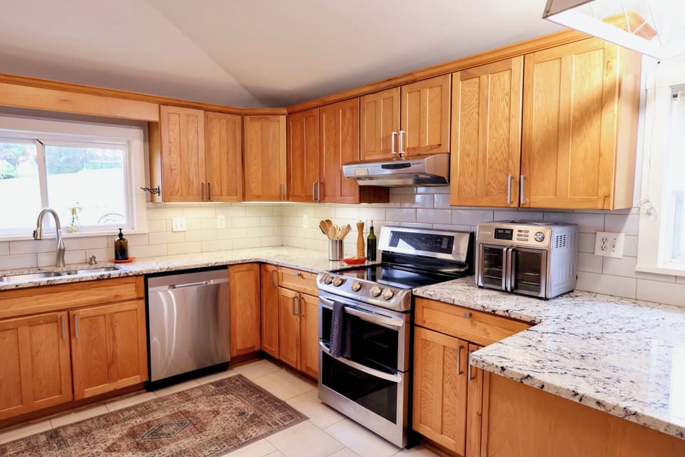Double oven, dishwasher, nugget maker, air fryer. We're ready for you!