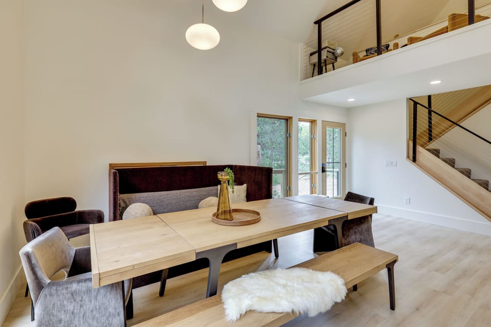 Dining Area | Dishes & Flatware Provided | 1st Floor