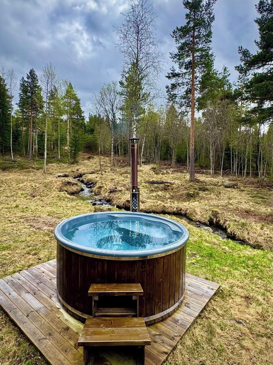 Outdoor spa tub