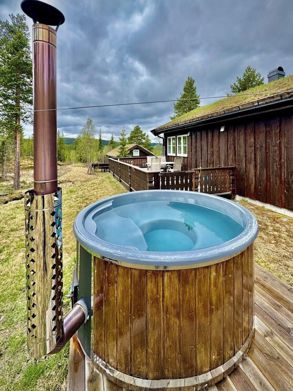 Outdoor spa tub