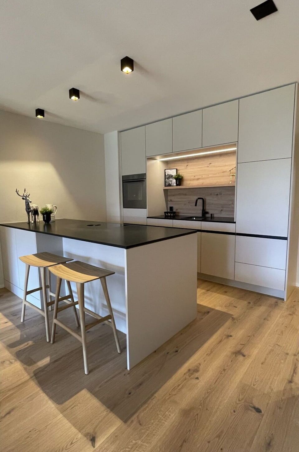 Flooring, Interior Design, Furniture, Floor, Wood, Wood Flooring, Kitchen, Countertop, Ceiling, Light Fixture