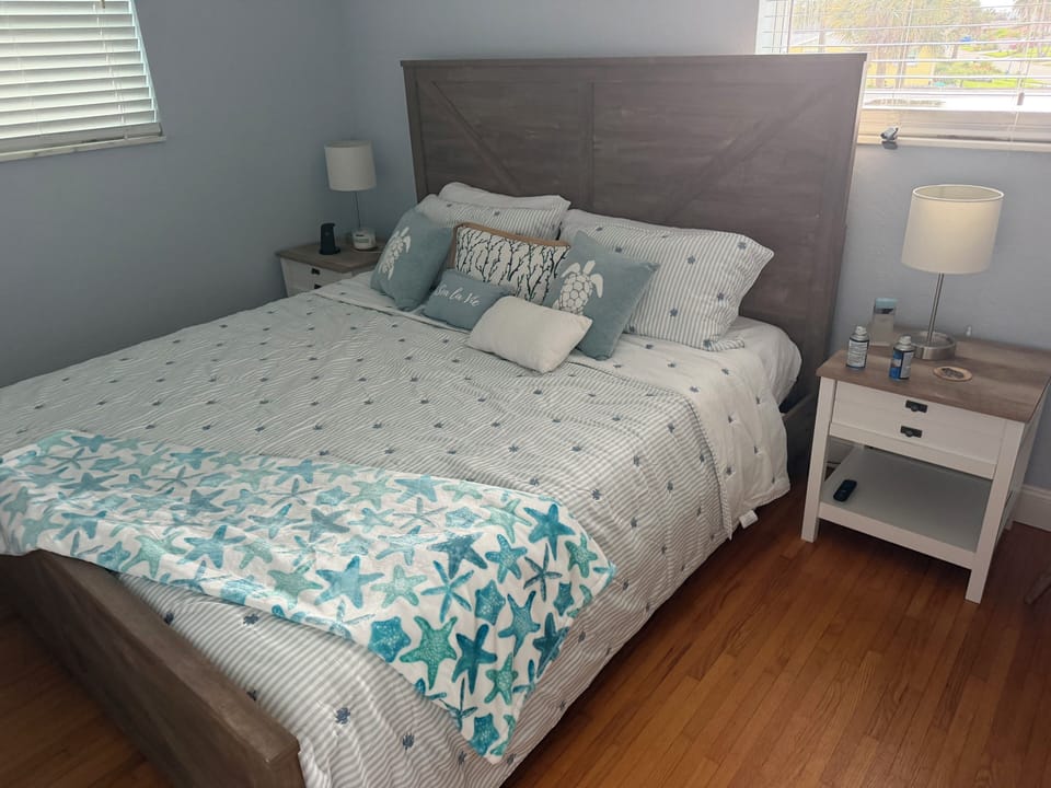 King size bed 