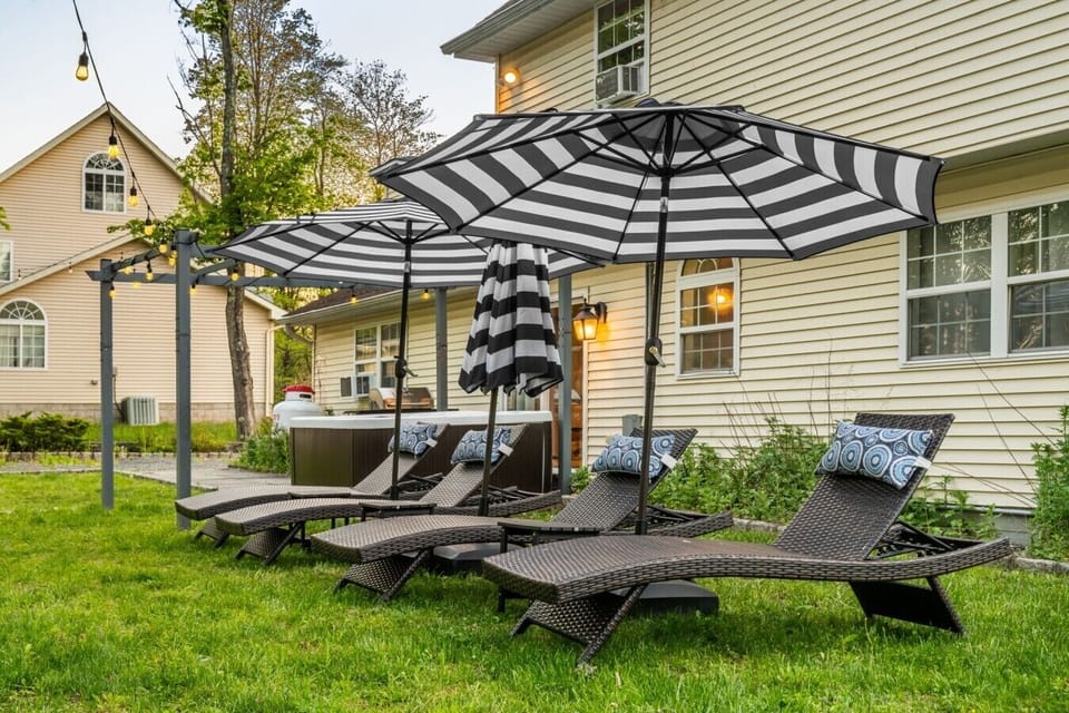 140-Greenwood-Dr-Blakeslee-PA-18610-airbnb-005-golden-hour