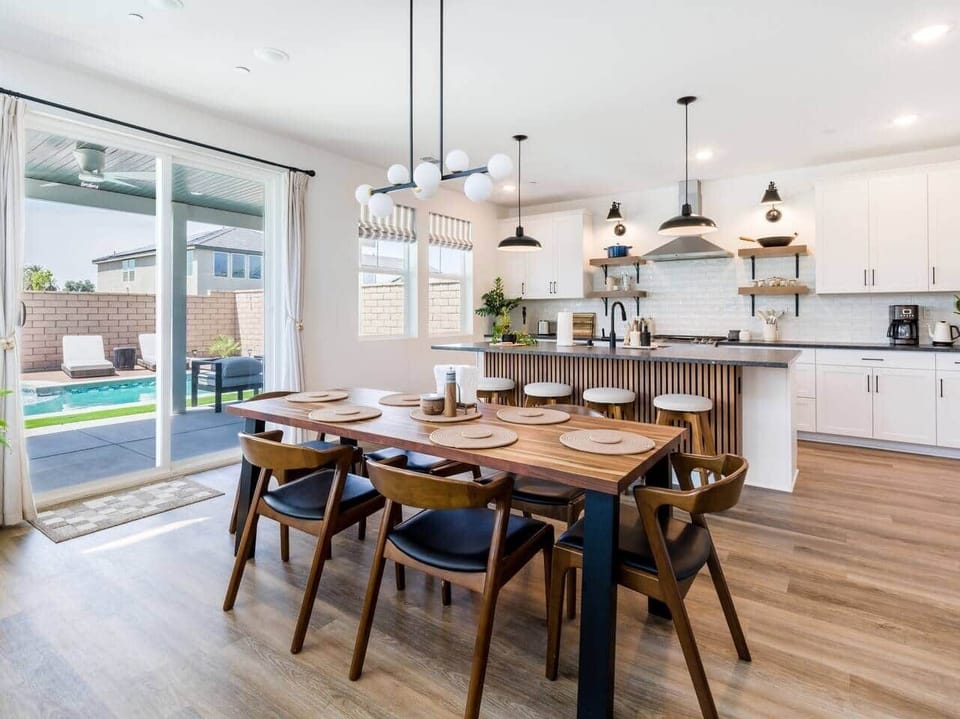 Seating for 6 at the table with an additional 4 barstools 