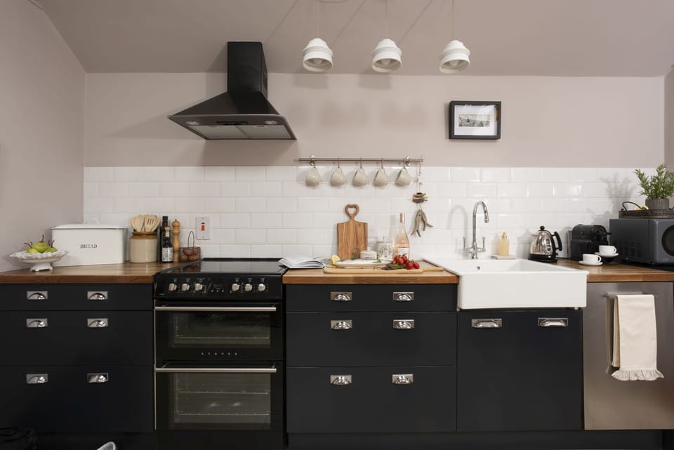 Well equipped kitchen with Nespresso coffee machine - The store Room