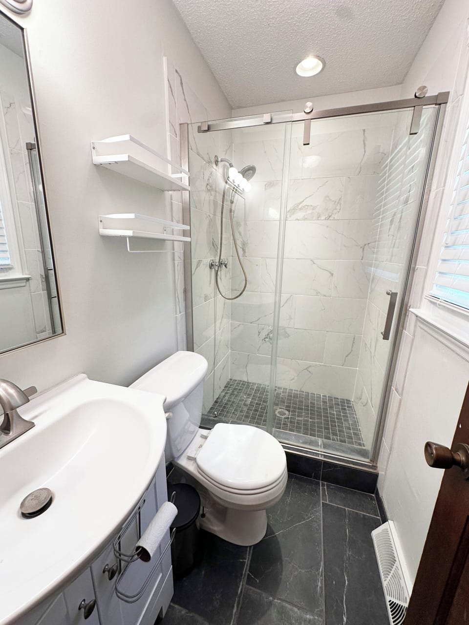 Upstairs insuite Master bedroom bathroom.