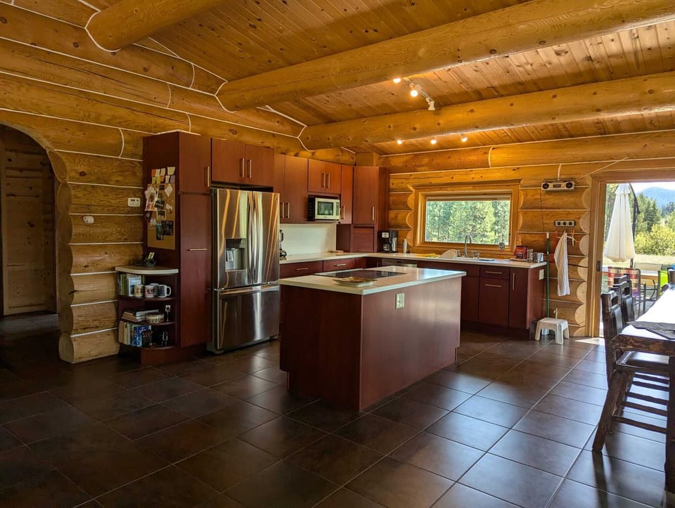 Full kitchen