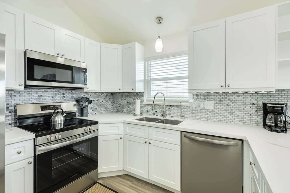 Kitchen with Full Sized Appliances 