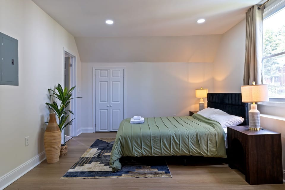 Bedroom with area rug and decor pieces.