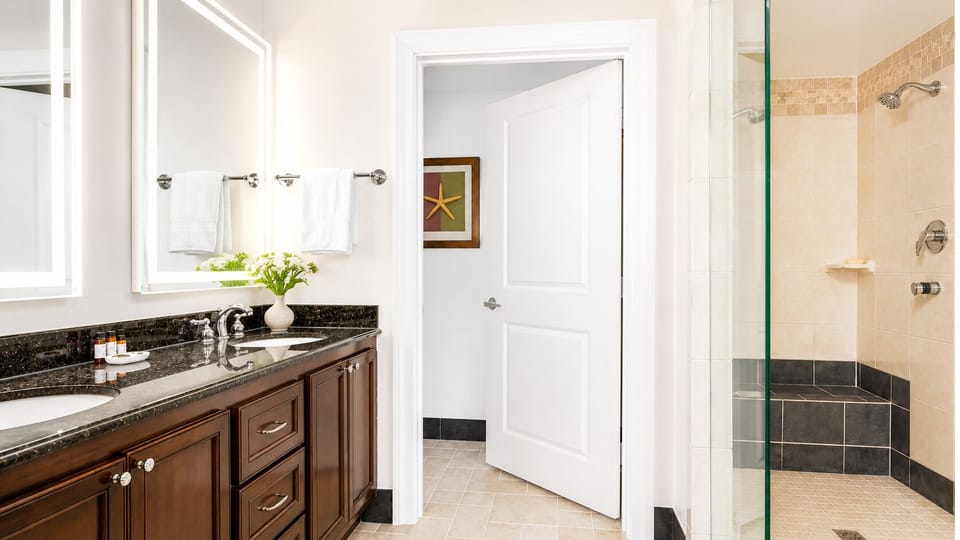 Primary En-Suite Bath