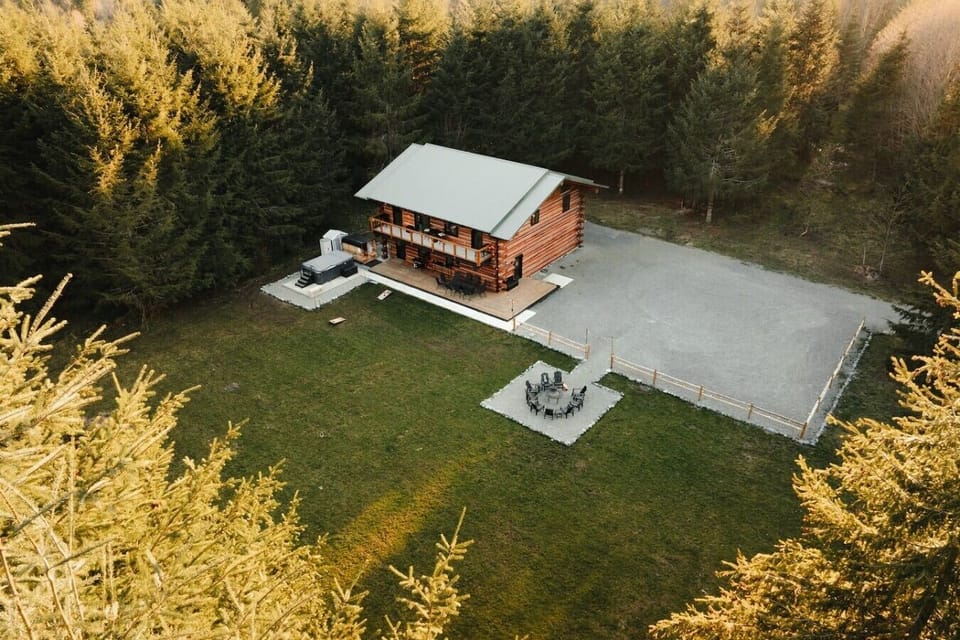 Forest Setting – Enjoy a peaceful natural setting with trees surrounding the property and a sense of calm throughout.