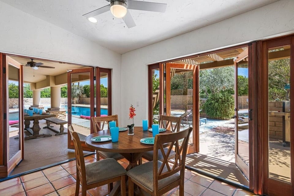 Kitchen Breakfast Nook Seats Four