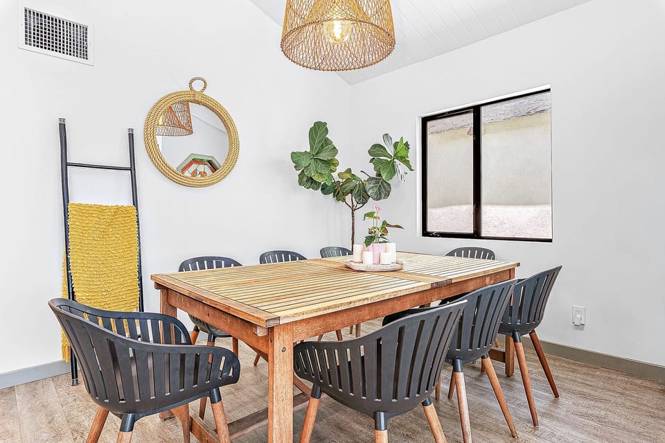 Spacious dining area with seating for eight
                