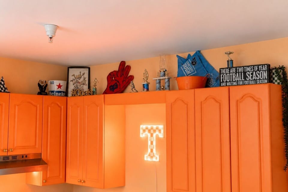 Unit 201 - Kitchen cupboards