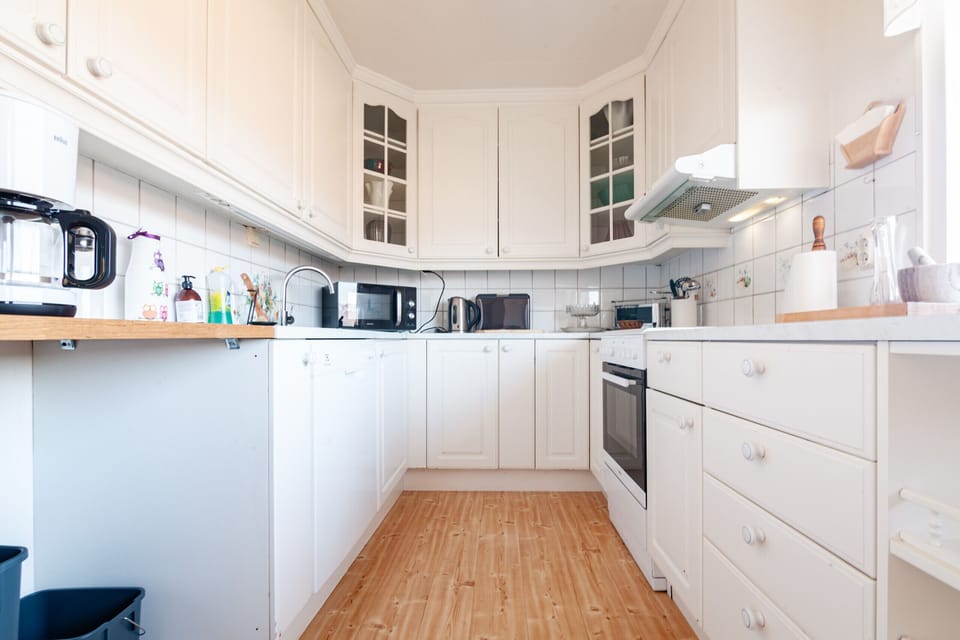 The kitchen is full equipped