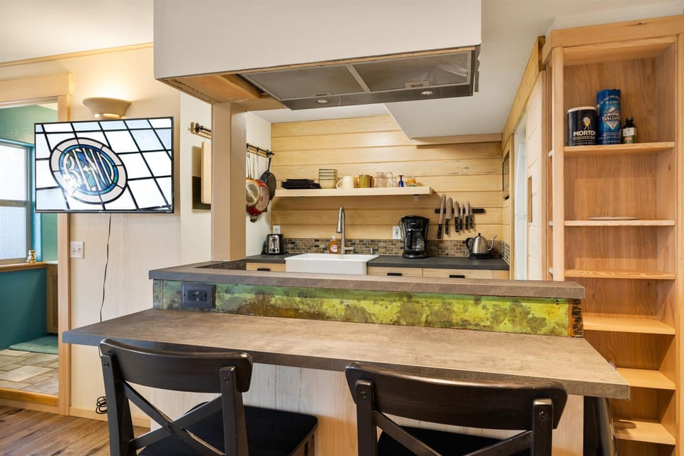 Kitchenette inside the Queen studio – bar seating for two.