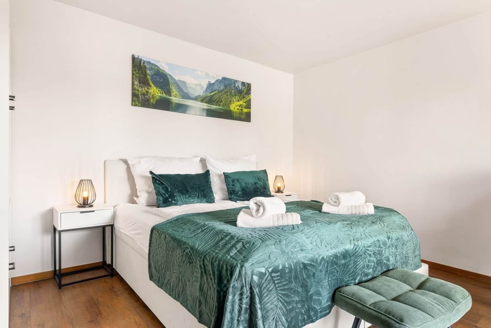 Suite 2 - Schlafzimmer Boxspringbett (180x200) mit Komforttopper
