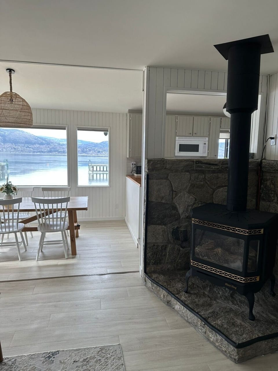 Fireplace/Dining