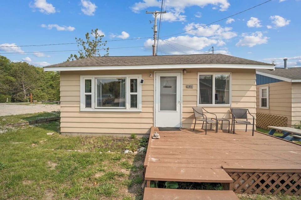 Cabin 3's deck is not so large, but it is closer to the beach!