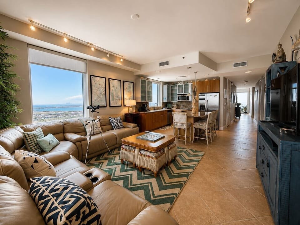 Living/Dining Area