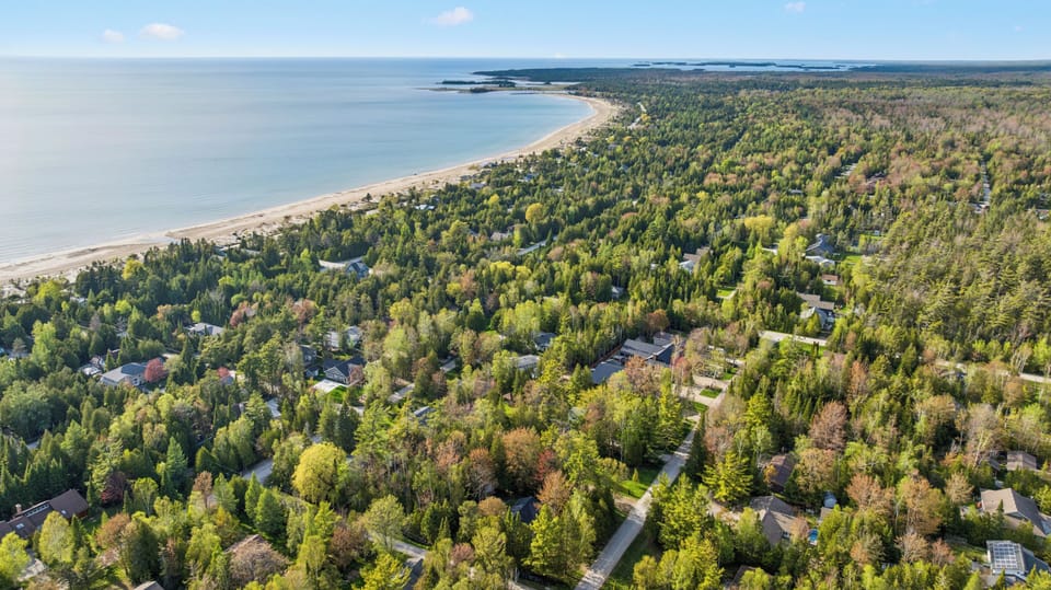 Enjoy a peaceful setting just minutes from sandy beaches, scenic trails, and some of the area's most popular attractions.
