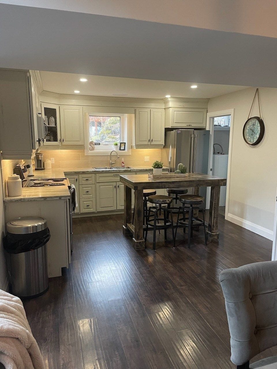 Fully equipped kitchen with large island seating for meals and morning coffee.