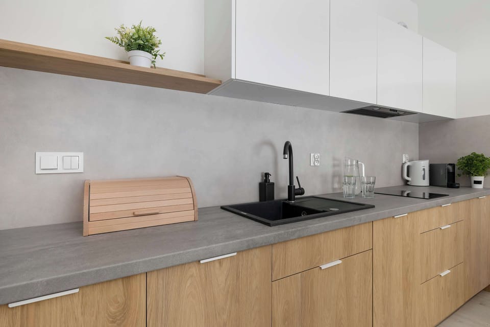 The kitchenette has everything you need to cook a delicious meal.