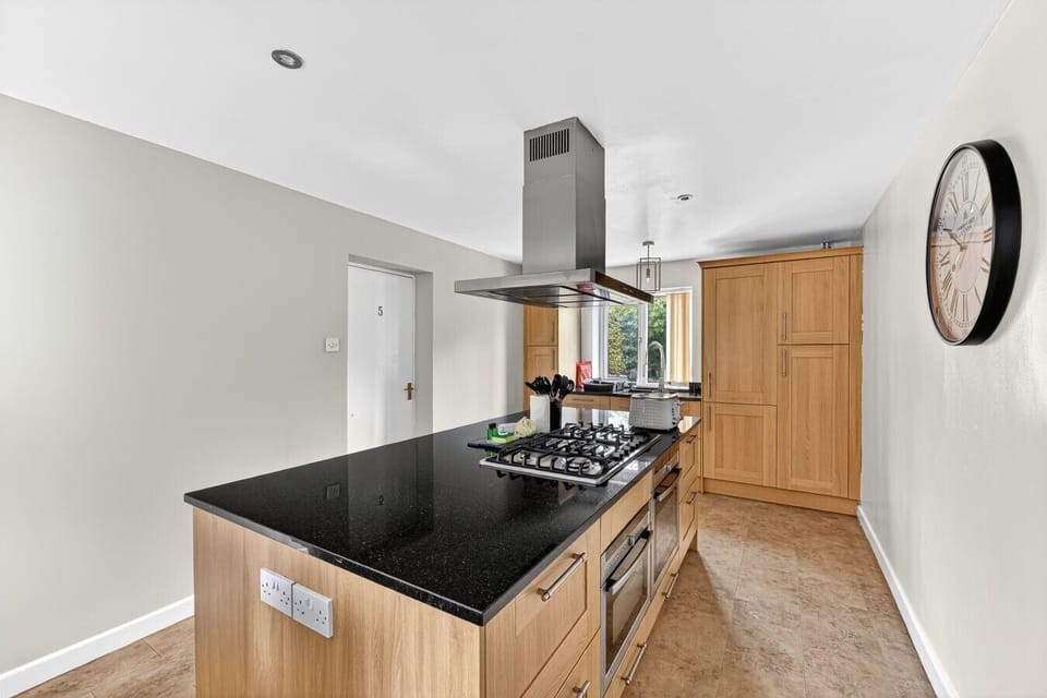 A fully equipped kitchen with everything you need to prepare a home-cooked meal.