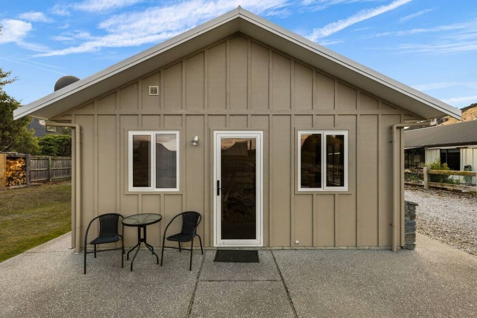 Tucked down the back of the property with your own private entrance, this cosy studio opens out to a shared backyard - ideal for soaking up the fresh air with your morning coffee.