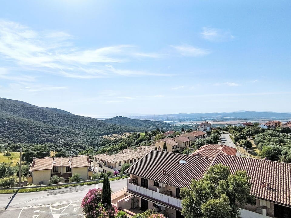 Landscape, Residential Area, Hill, Highland, Rural Area, Human Settlement, Hill Station, Suburb, Village, Slope