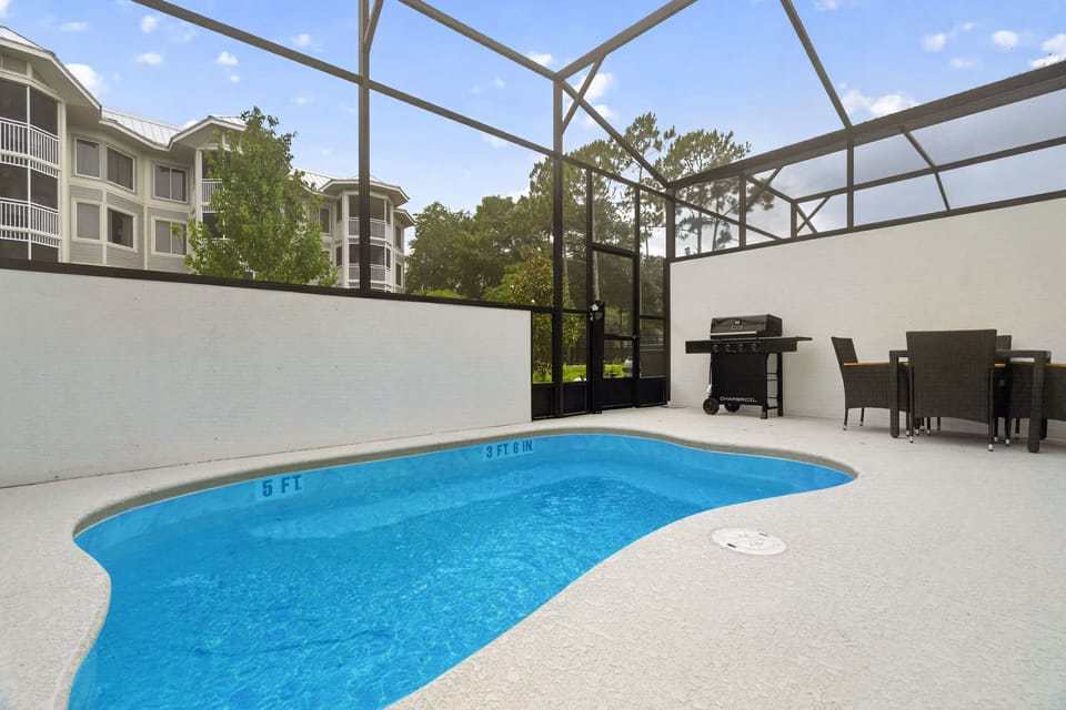 Private pool (grill not included, usage fee applies)