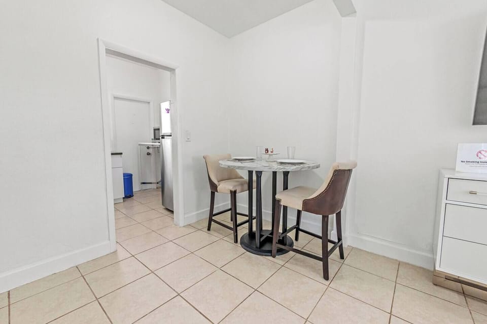 Perfect place to catch up with your guest.