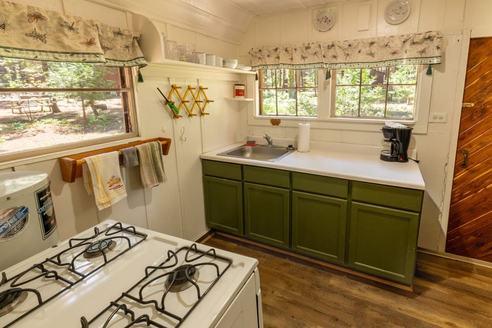 EaglesNest-kitchen2