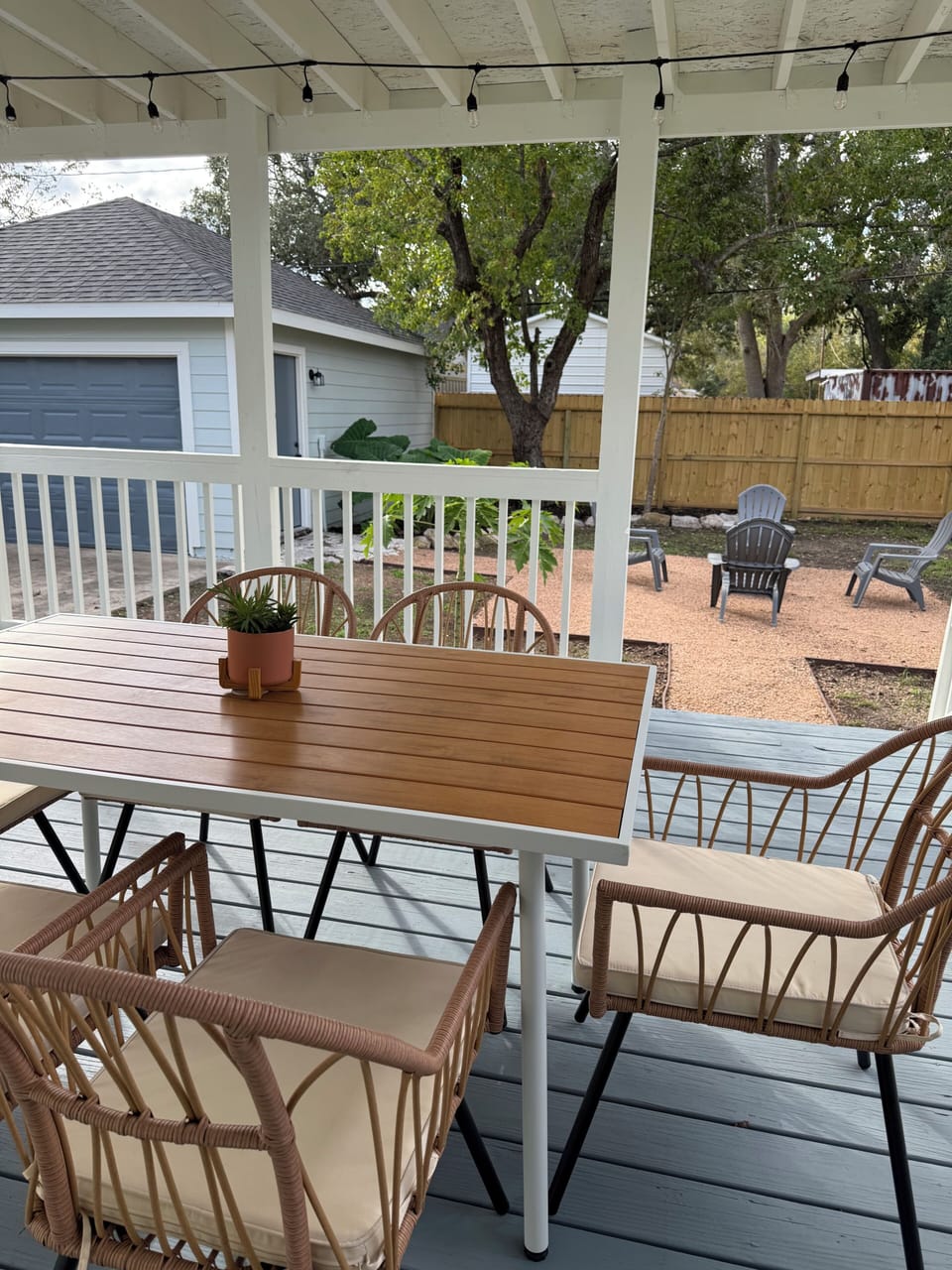 Outdoor dining