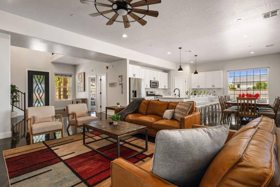 Main House Living Room - Open Space