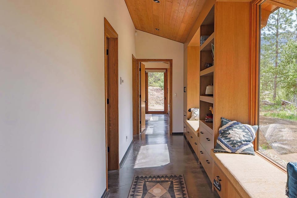 Hallway to the bedrooms