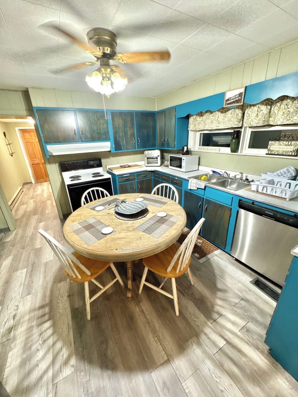 Fully Stocked Kitchen 