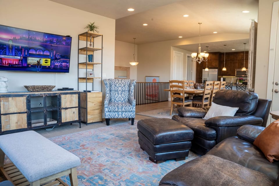Upstairs Living Room Pic 2