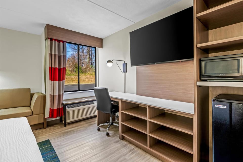 Bedroom. Interior and views may vary based on location and availability.