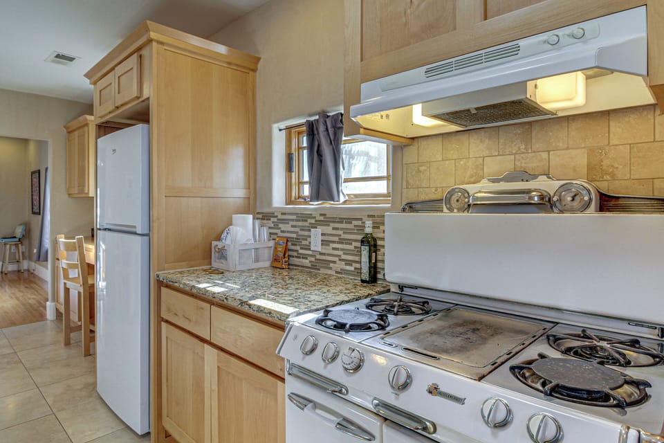 Kitchen | Microwave | Toaster Oven | Washer/Dryer | Main Level