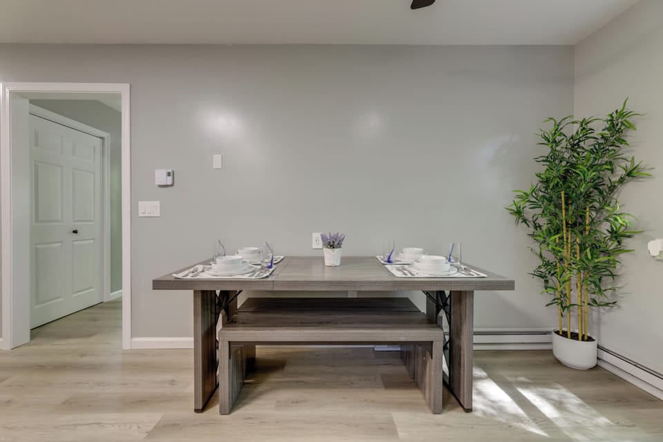 Dining Area | Dishware/Flatware Provided | Main Level
