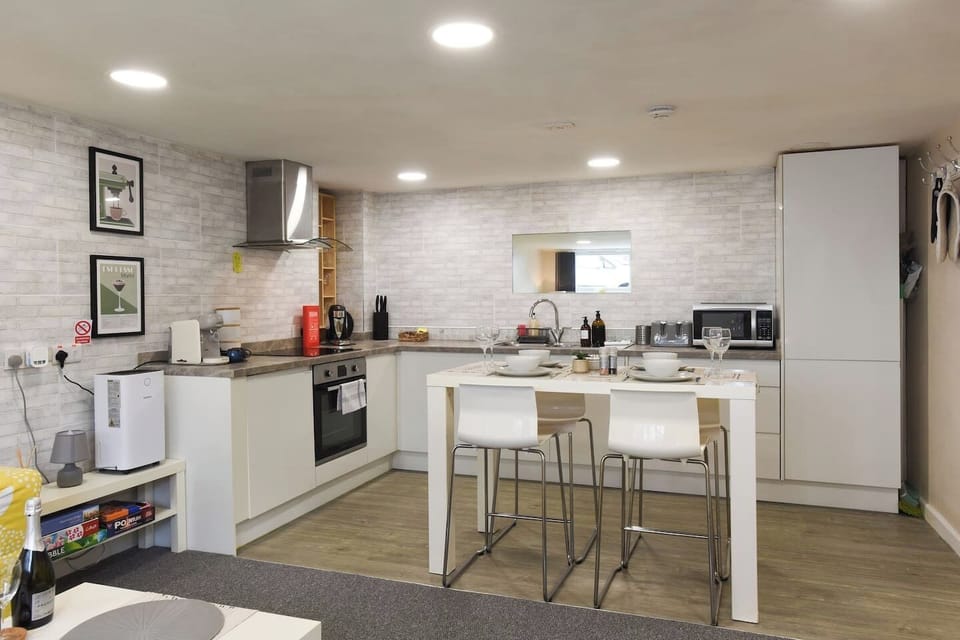 Kitchen/Dining Area