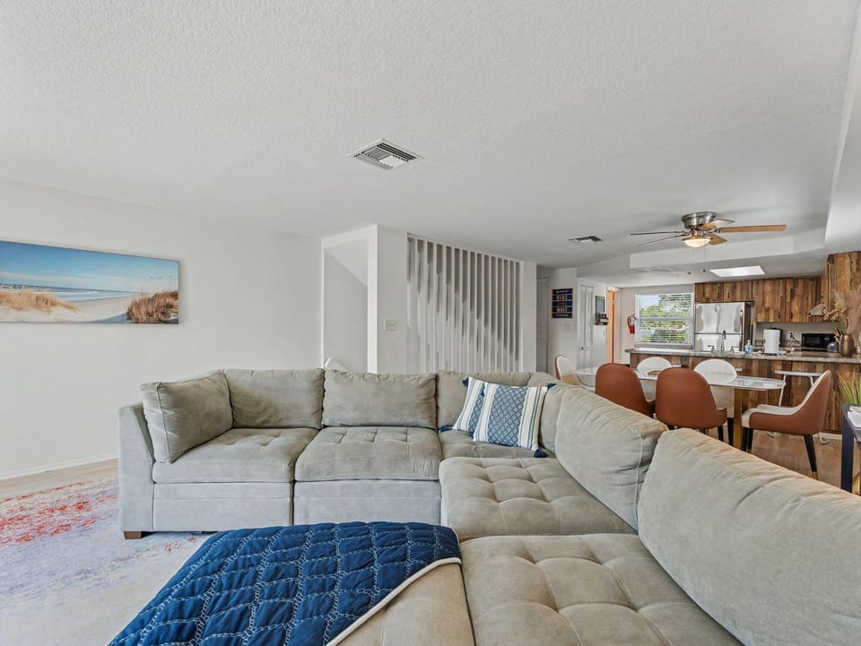 Living Area - 2nd Level