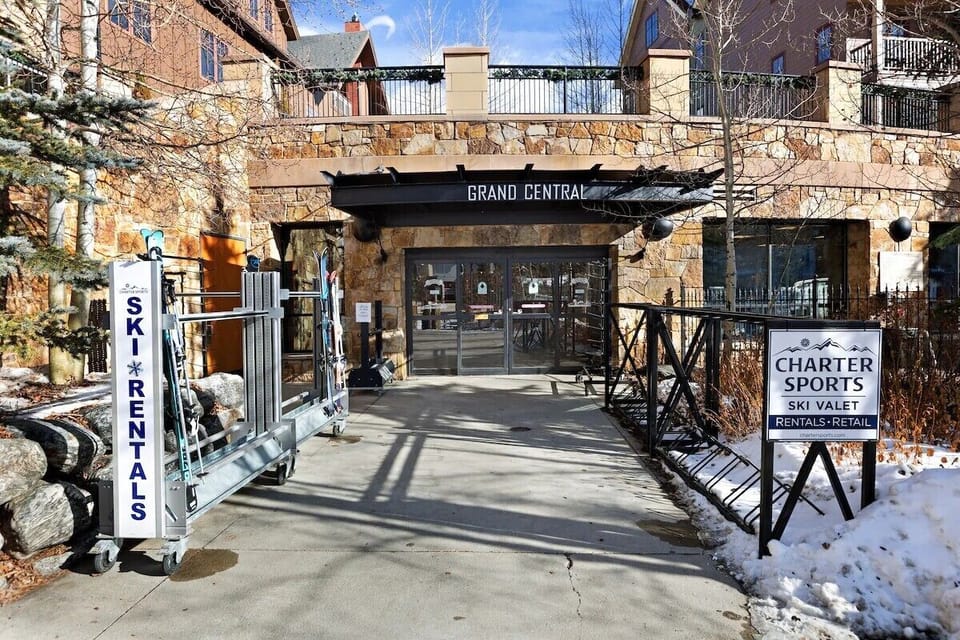 Outside entrance to ski valet