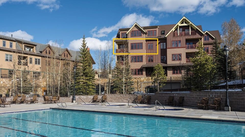 Balcony overlooking the pool and Peak 9