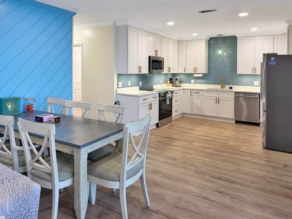 Kitchen / Dining