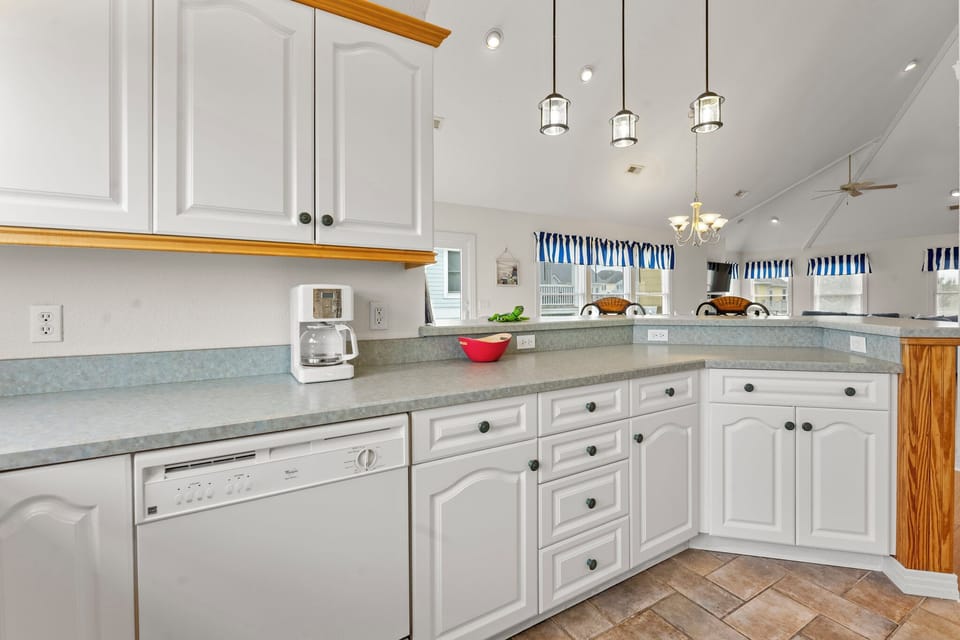 HK32: New Wave | Mid Level Kitchen