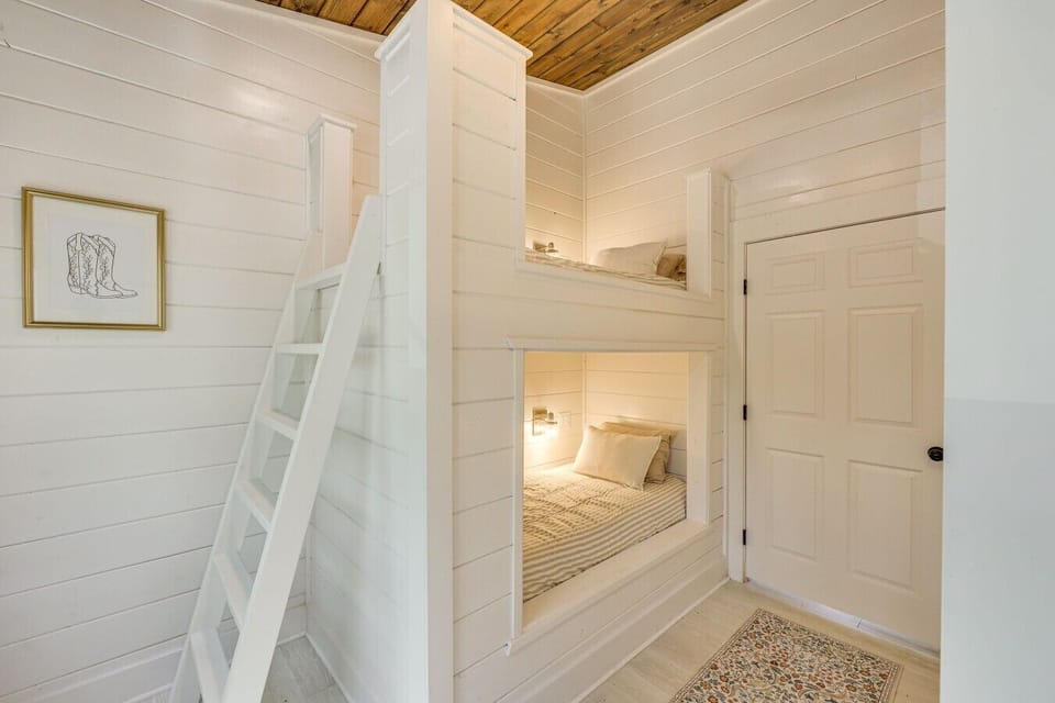 Bedroom 3 | Twin Bunk Bed | Ladder Access